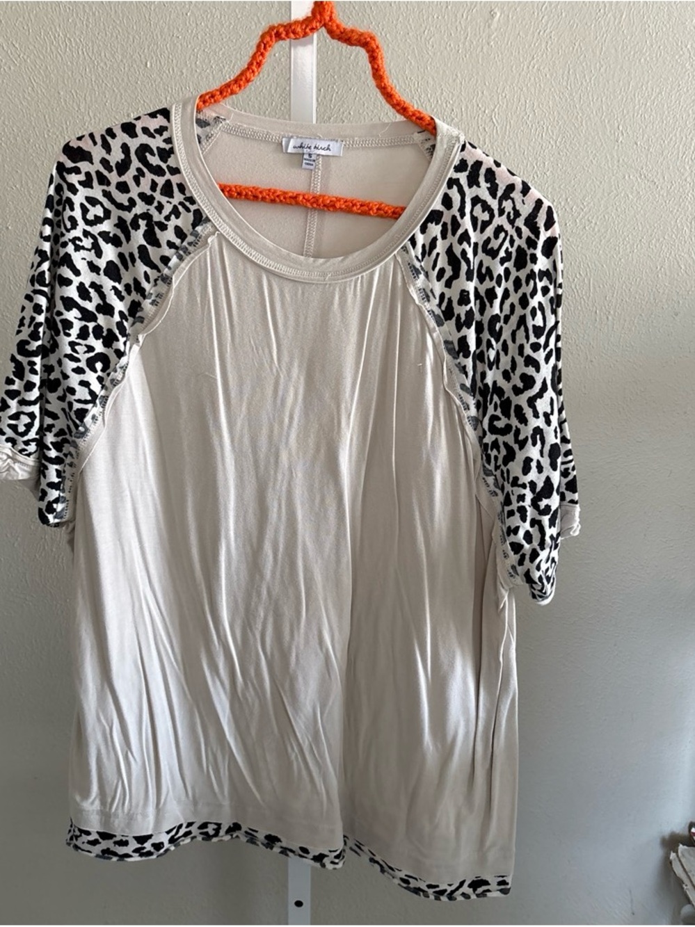 Leopard Sleeve Cream Women's Raglan Top Size Small